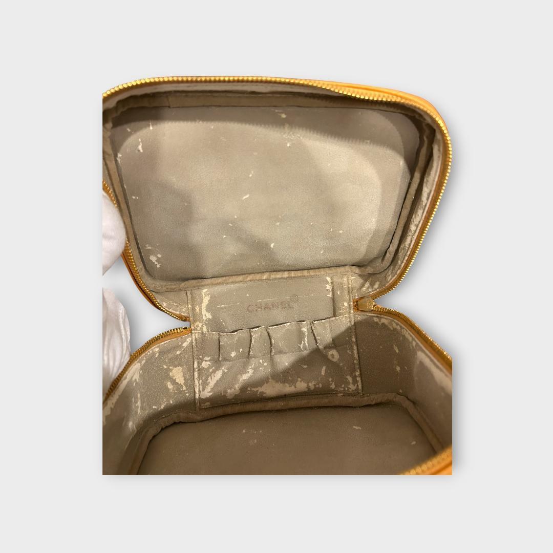 CHANEL シャネル CC ココマーク キャビアスキン バニティ ベージュ