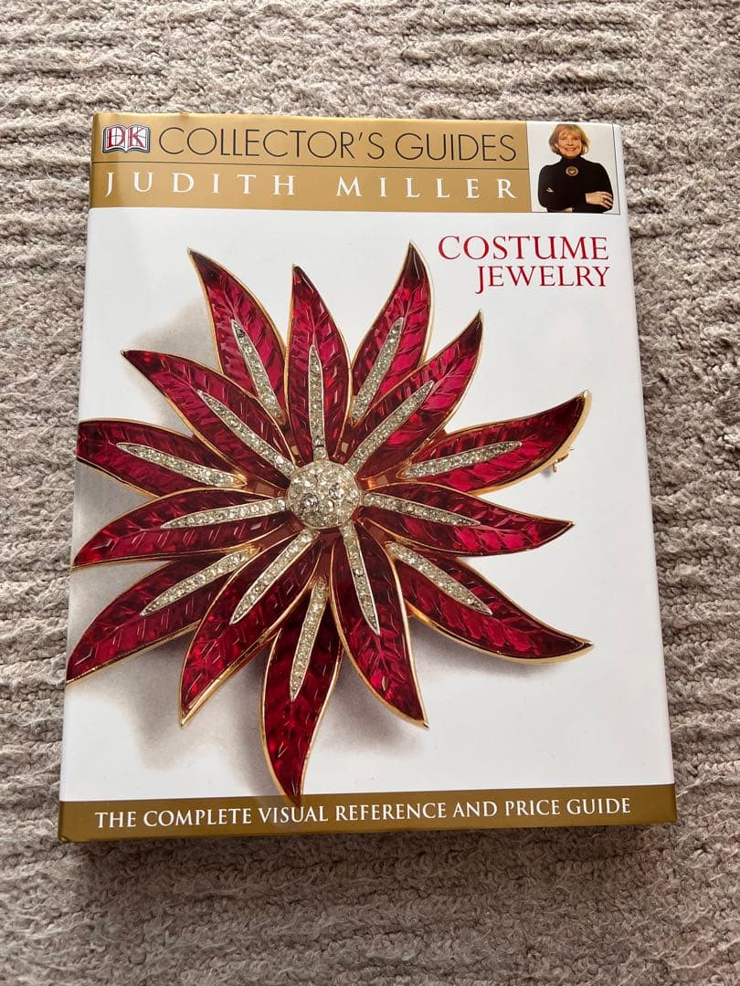 コスチューム　ジュエリー　本