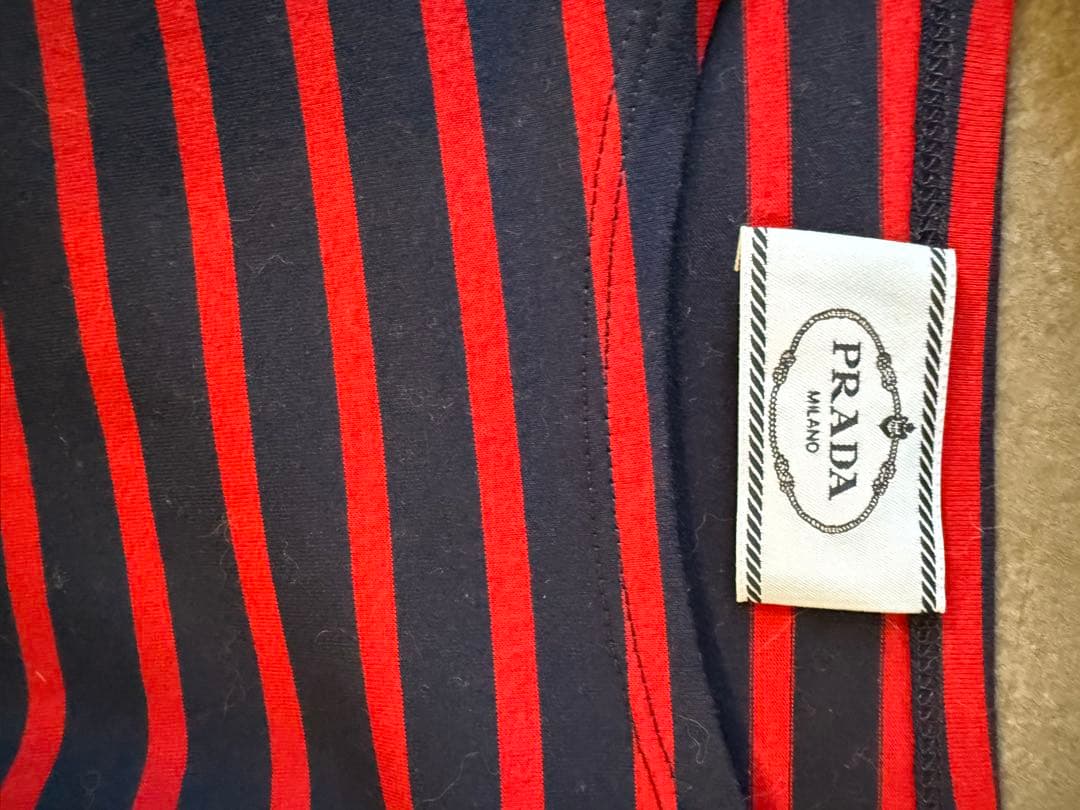 プラダ　クロップド　ボーダー　ロングTシャツ