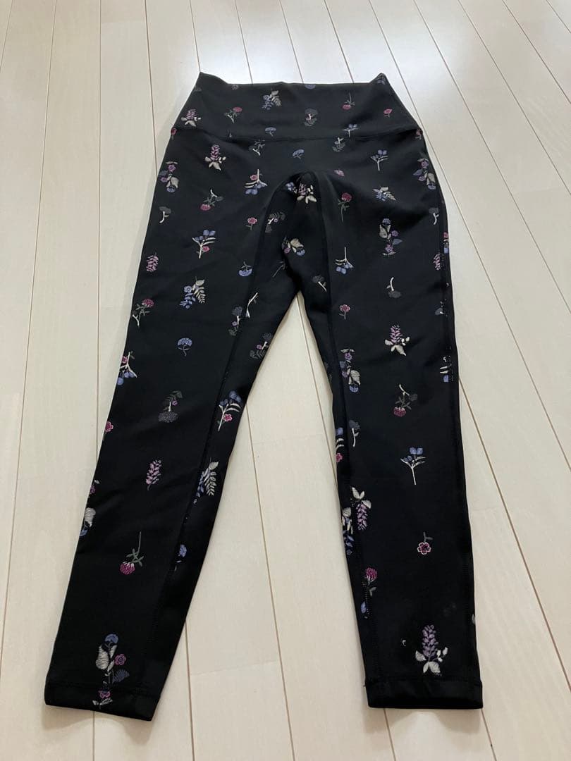 スカーラ sukala レギンス　花柄　黒　S ホットヨガ　LAVA ピラティス