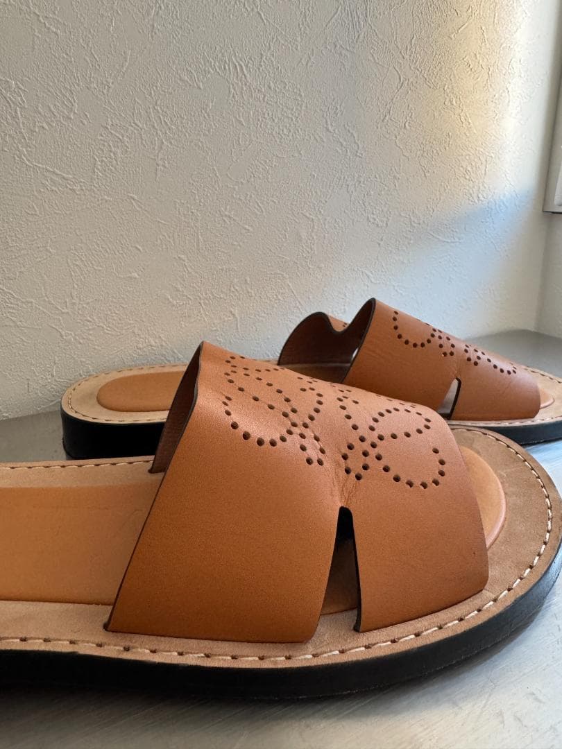 LOEWE ロエベ アナグラム パーフォレーテッド レザー サンダル 41