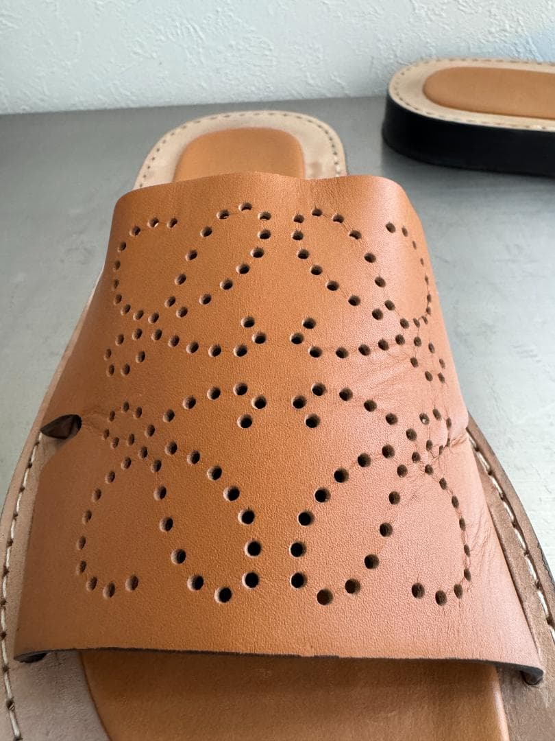 LOEWE ロエベ アナグラム パーフォレーテッド レザー サンダル 41