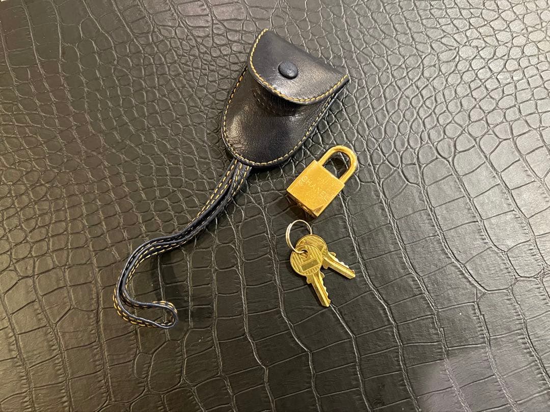 シャネル CHANEL キーベル カデナ パドロック バッグチャーム