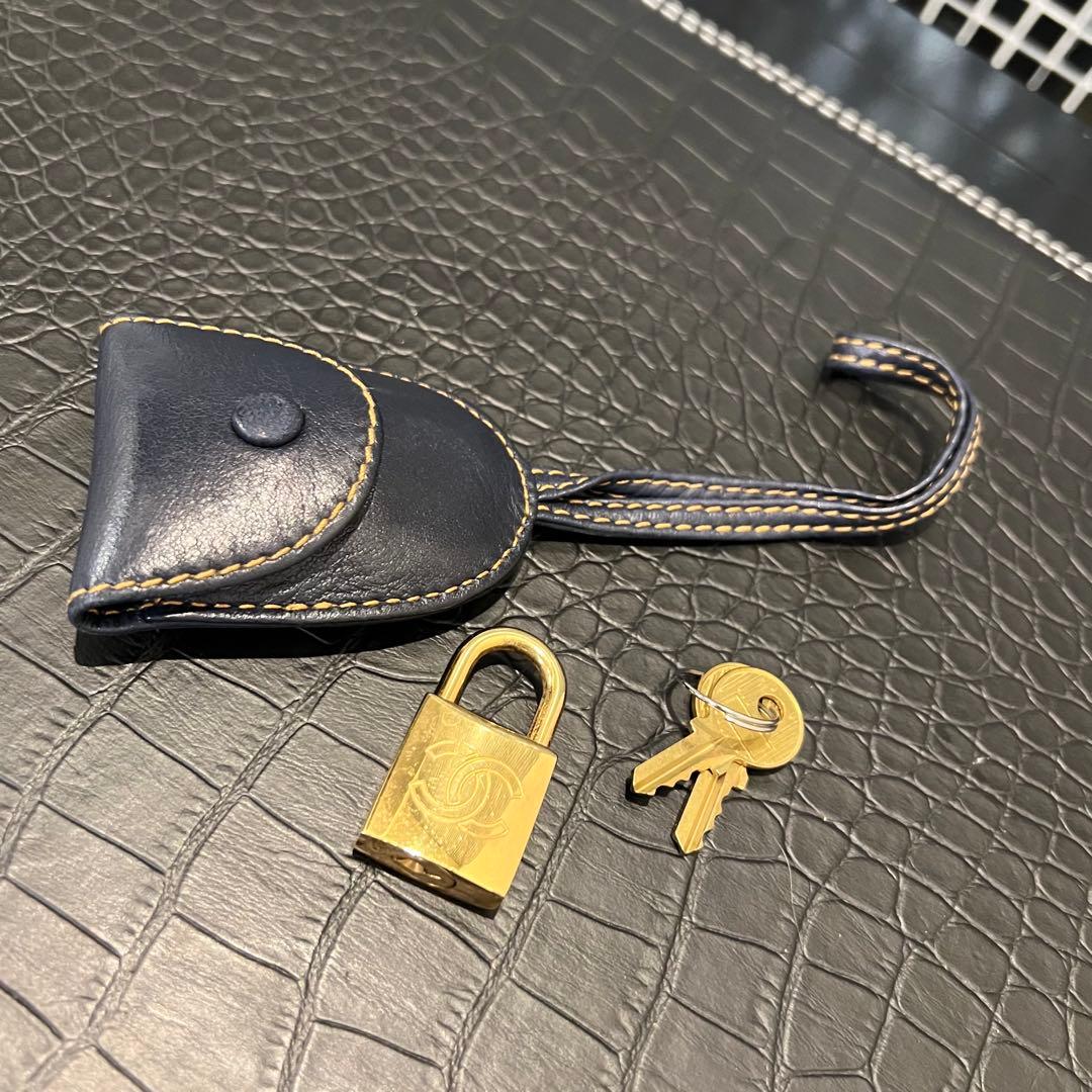 シャネル CHANEL キーベル カデナ パドロック バッグチャーム