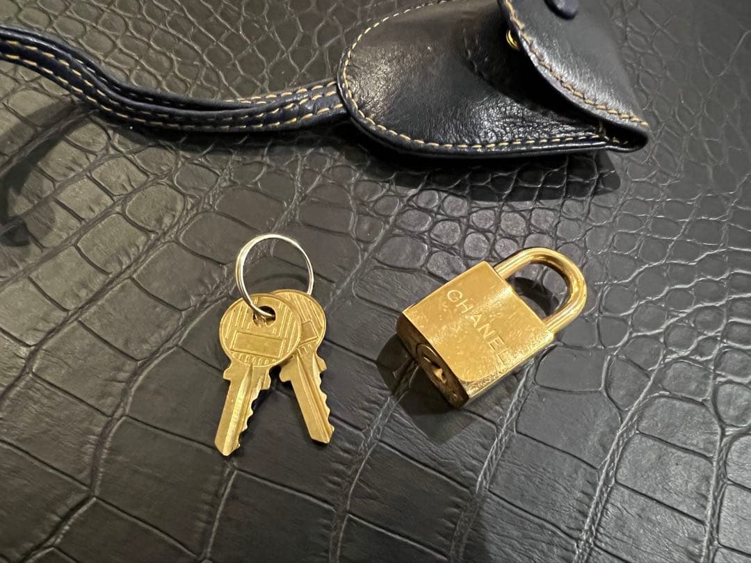 シャネル CHANEL キーベル カデナ パドロック バッグチャーム