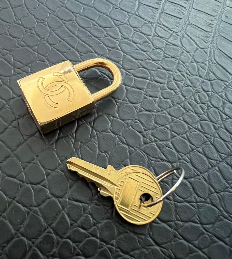 シャネル CHANEL キーベル カデナ パドロック バッグチャーム