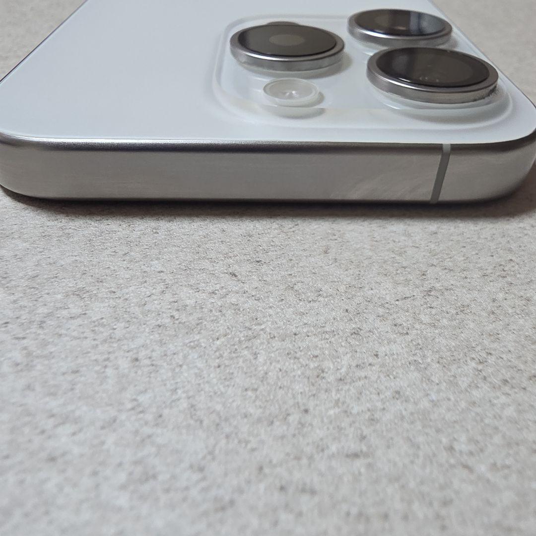 美品iPhone 15 Pro 256GBホワイトチタニウム Apple 携帯