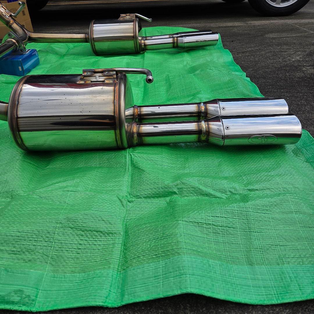 d*i様 超美品 プリウスα ガナドール 4本出しマフラー