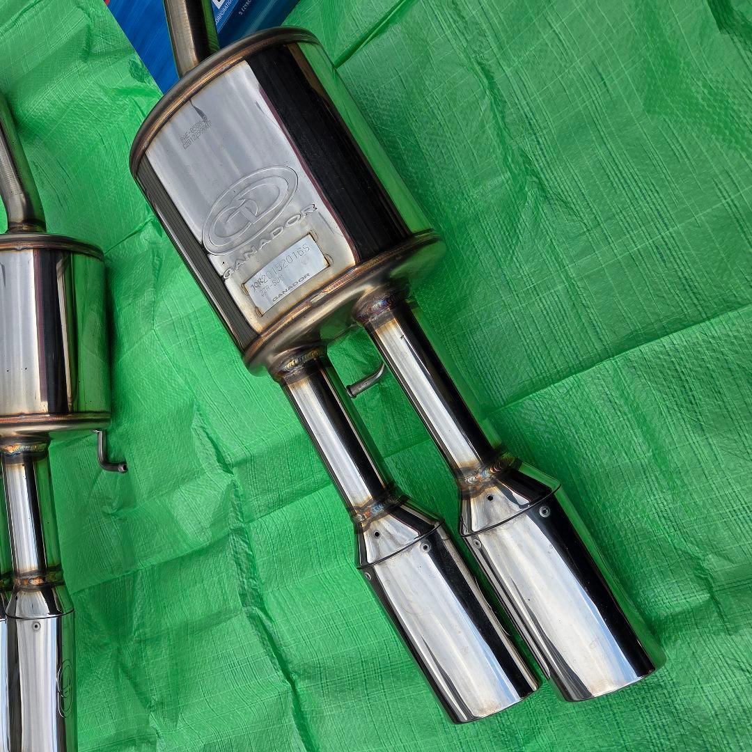 d*i様 超美品 プリウスα ガナドール 4本出しマフラー