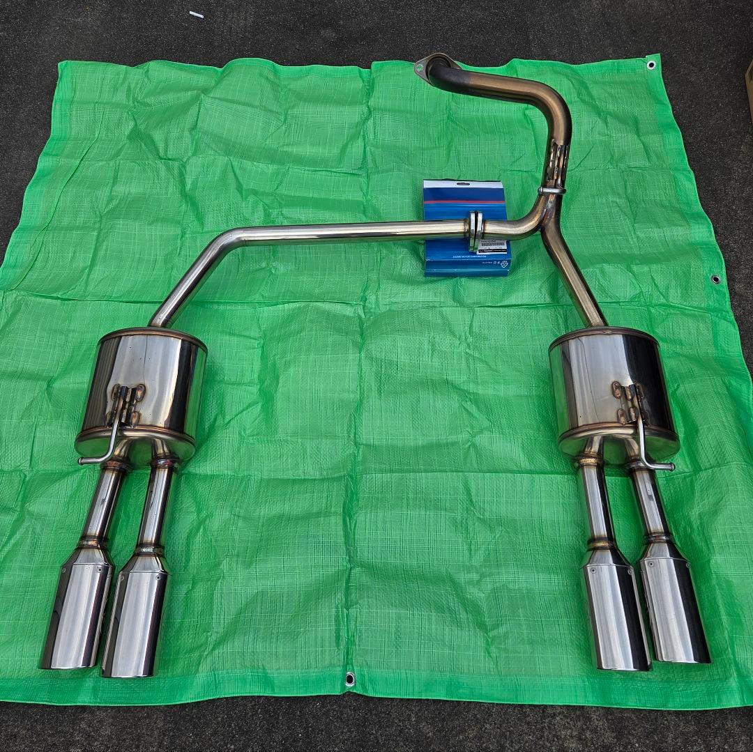 d*i様 超美品 プリウスα ガナドール 4本出しマフラー