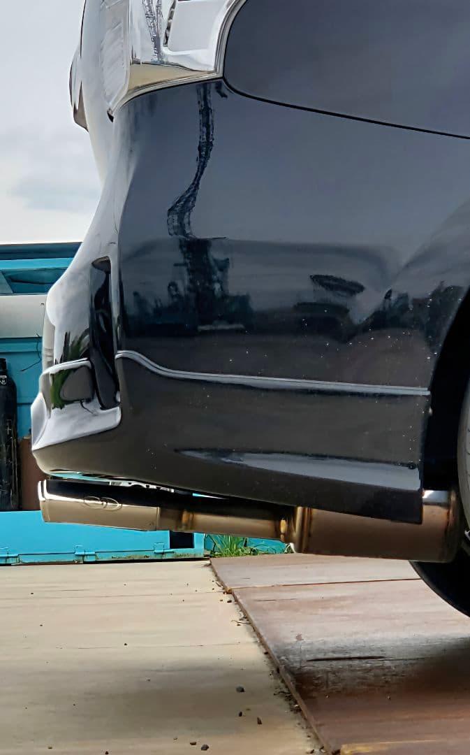 d*i様 超美品 プリウスα ガナドール 4本出しマフラー