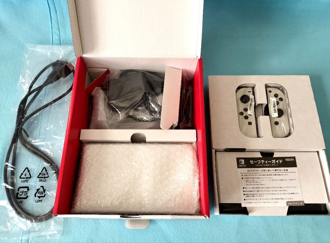 【美品・付属品完備】Nintendo Switch 有機ELモデル本体　ケース付