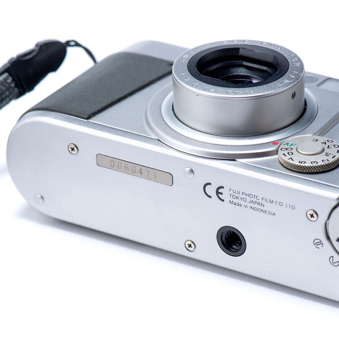 Fujifilm KLASSE シルバー コンパクトカメラ