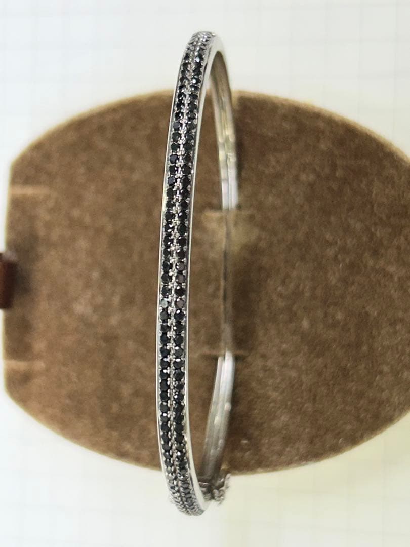 18金　ホワイトゴールド　ブラックダイヤバングル　ユニセックス
