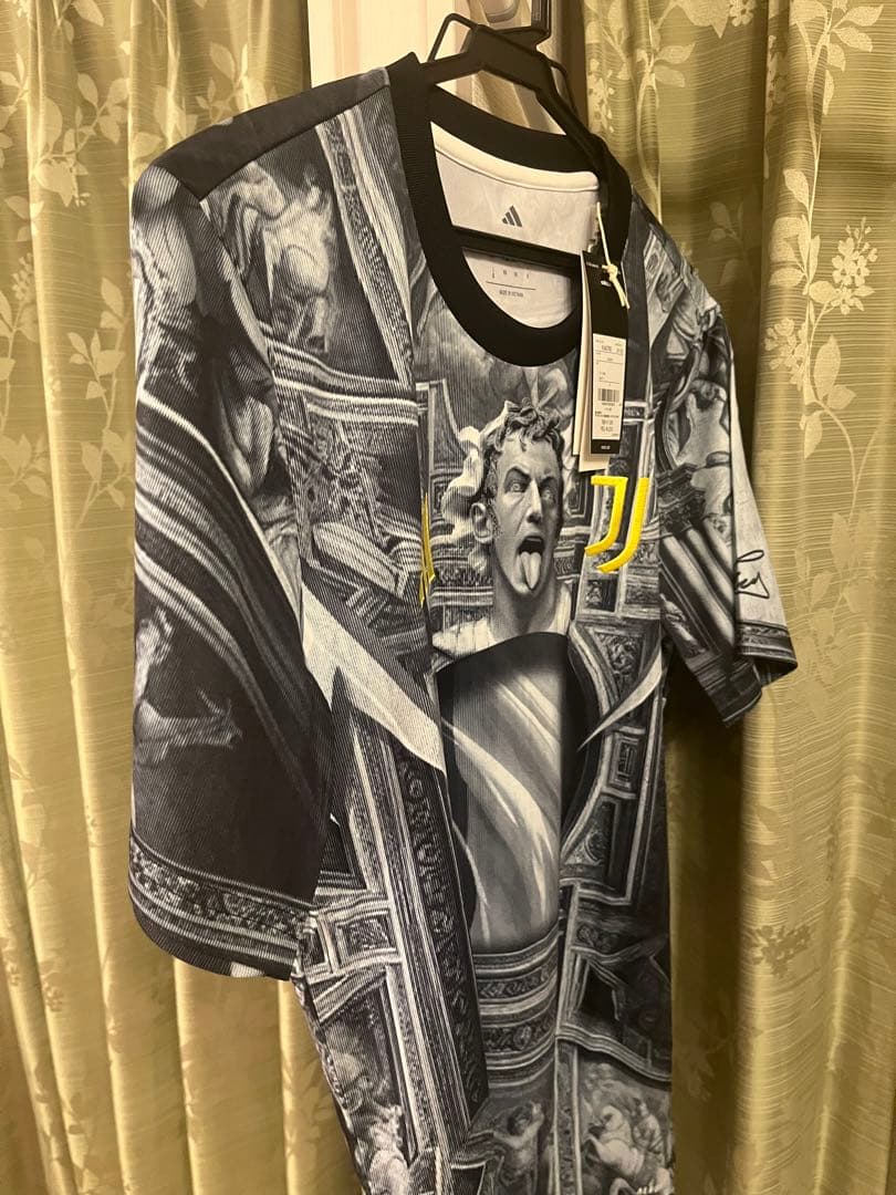 【ラスト一点】25-26 ユベントス プレマッチジャージー S