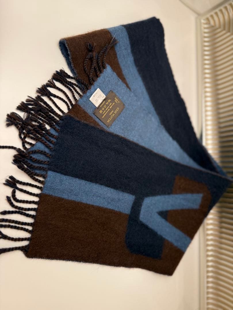 ルイビトン⭐️Vマークのウール&カシミア混紡マフラー