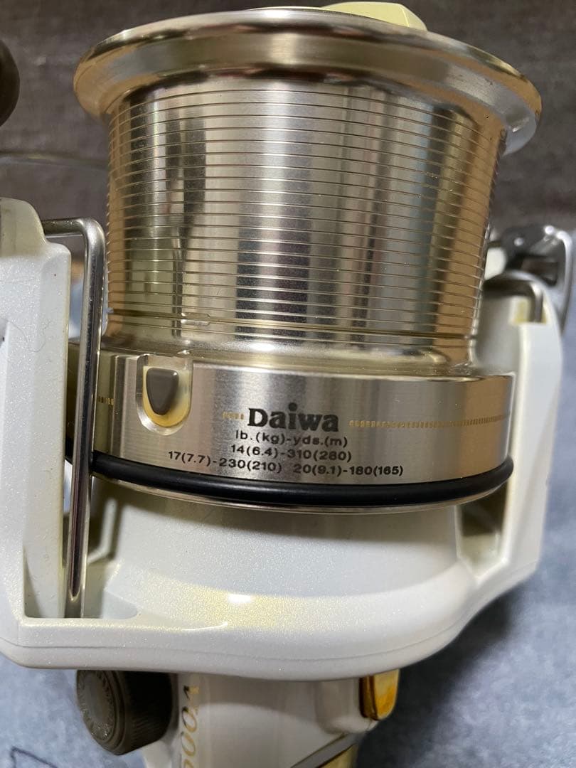 Daiwa EMBLEM Z 4500A フィッシングリール