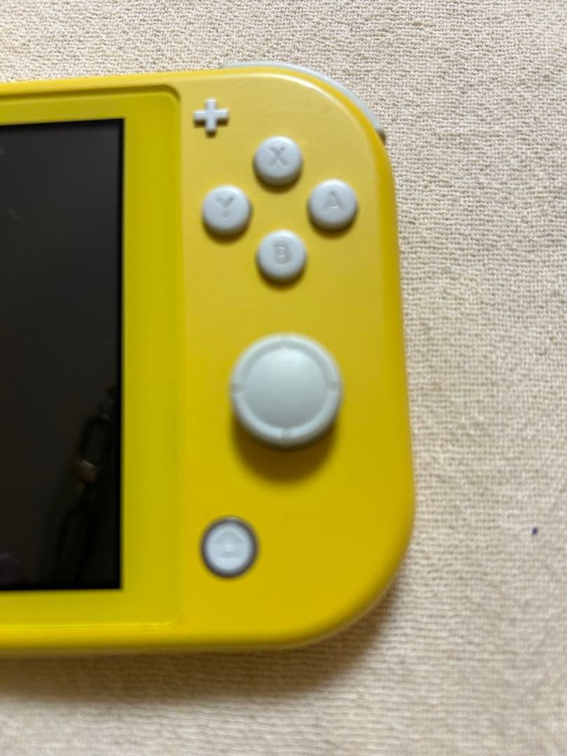 ピ*カ様 Nintendo Switch Lite イエロー + ゲーム2本セッ