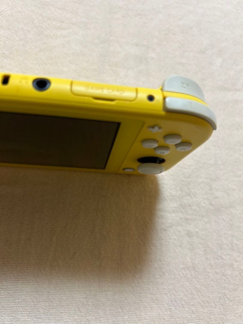 ピ*カ様 Nintendo Switch Lite イエロー + ゲーム2本セッ