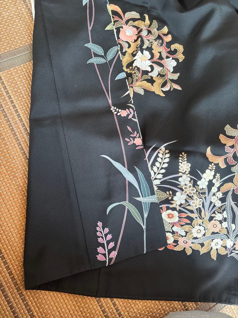 レトロでモダン素敵！未使用品しつけ糸付き　黒留袖　京友禅　金駒刺繍