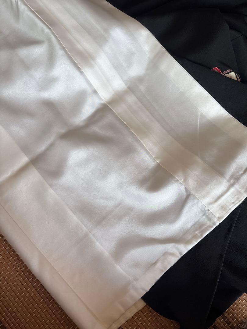 レトロでモダン素敵！未使用品しつけ糸付き　黒留袖　京友禅　金駒刺繍