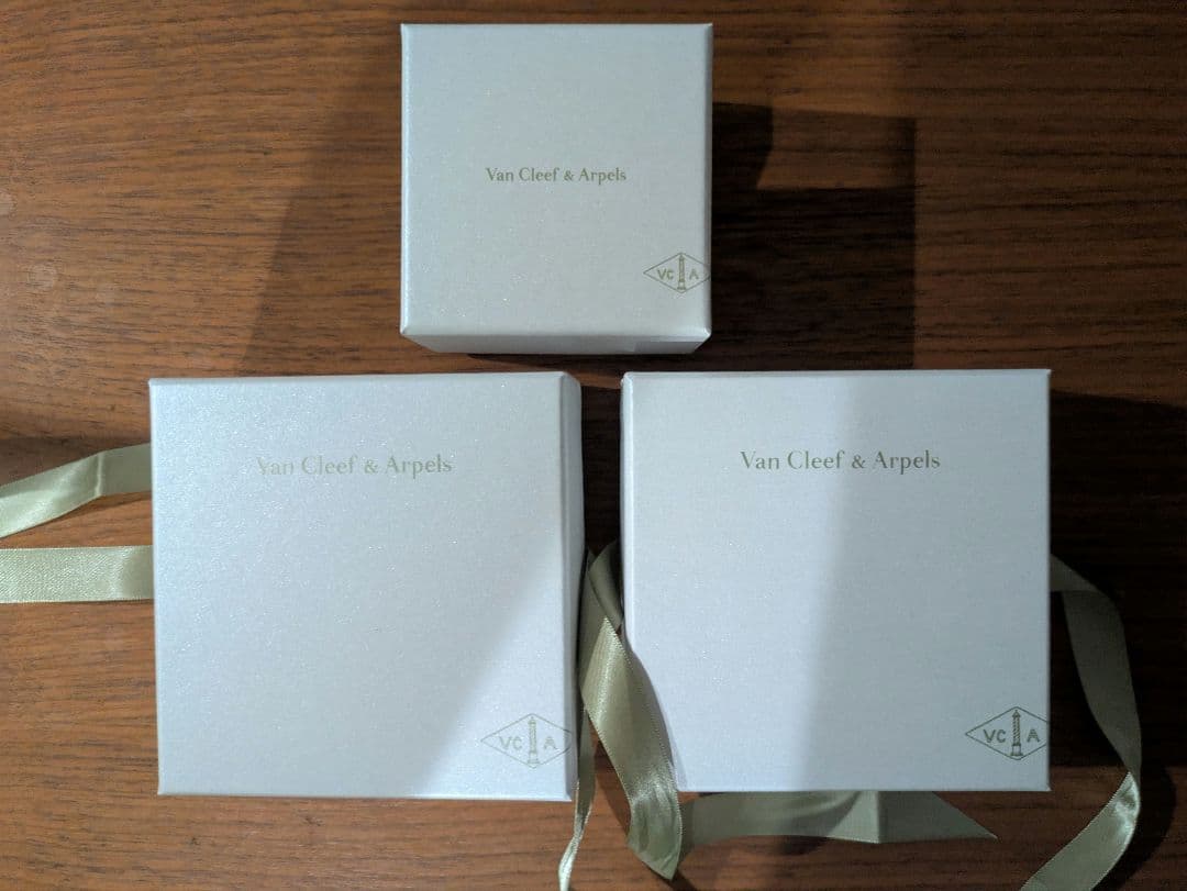 Van Cleef & Arpels リボン付きボックスセット　×3