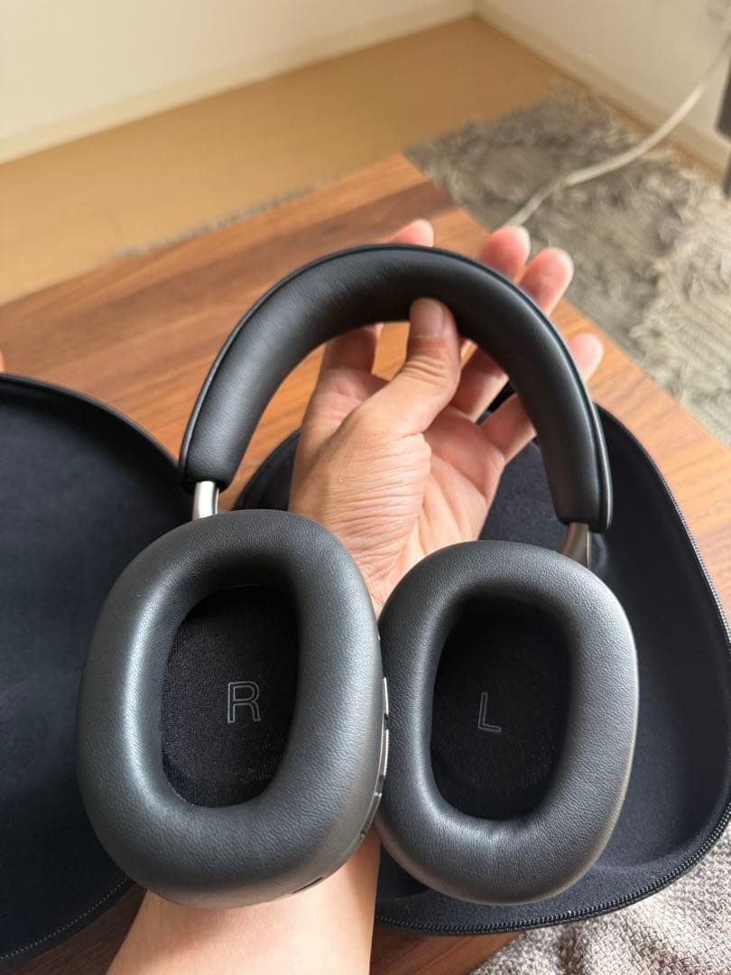 Bowers & Wilkins ワイヤレスヘッドホン　Px8