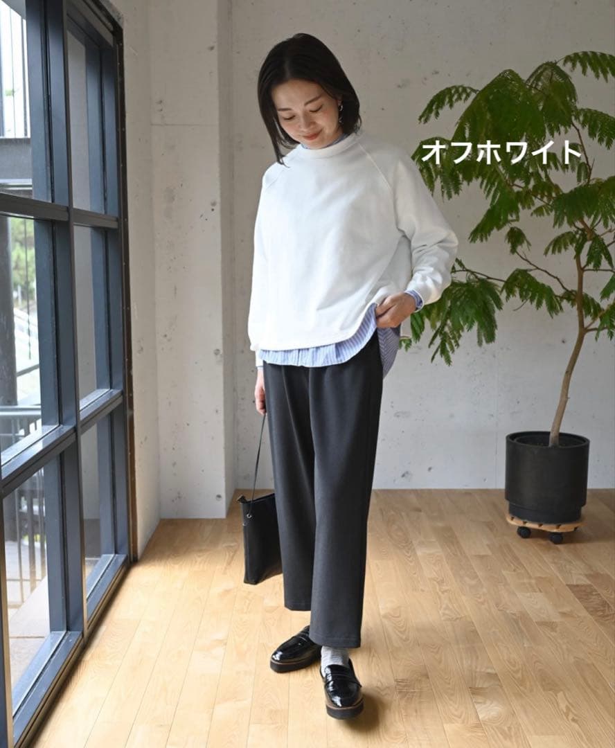 アワーホーム　裏毛素材のクルーネックプルオーバー　オフホワイト