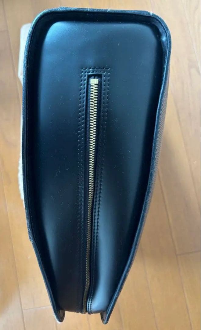 最終値下げLouis Vuitton エピレザー ビジネスバッグ ブラック