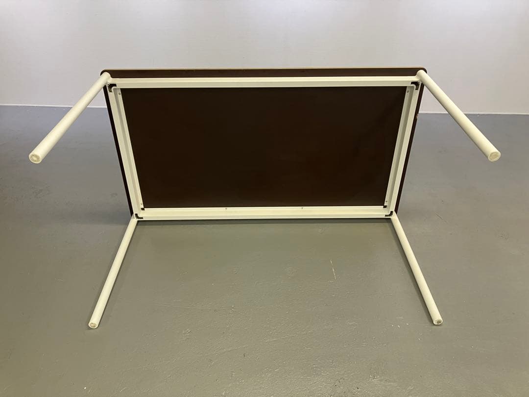 ダイニングテーブル Muuto Base Table