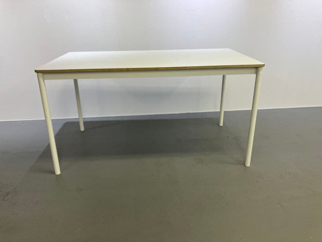 ダイニングテーブル Muuto Base Table