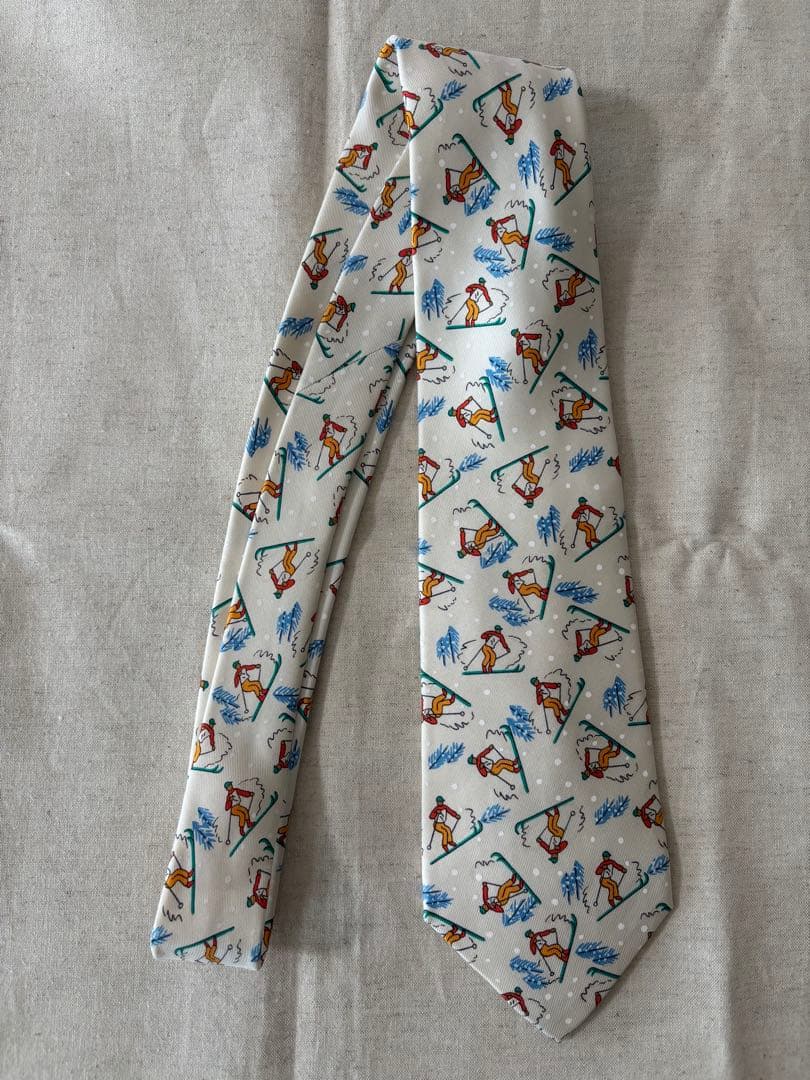 エルメス　HERMES ネクタイ　スキー　スポーツ　キャラクター　冬　クリーム色