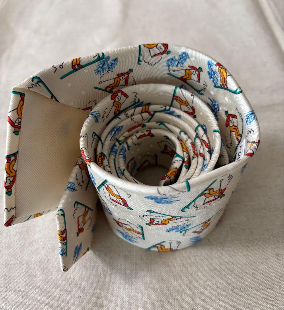 エルメス　HERMES ネクタイ　スキー　スポーツ　キャラクター　冬　クリーム色