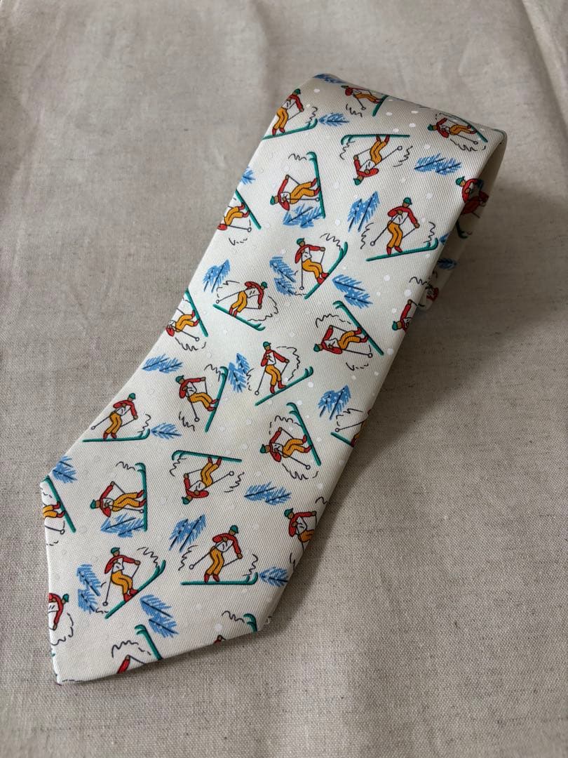 エルメス　HERMES ネクタイ　スキー　スポーツ　キャラクター　冬　クリーム色