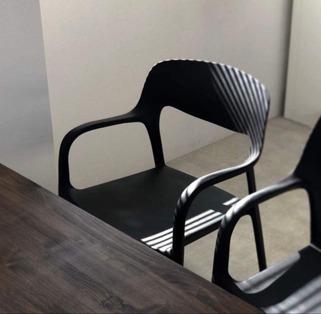 ブラック アーム付きダイニングチェア　ART OF BLACK 2脚セット