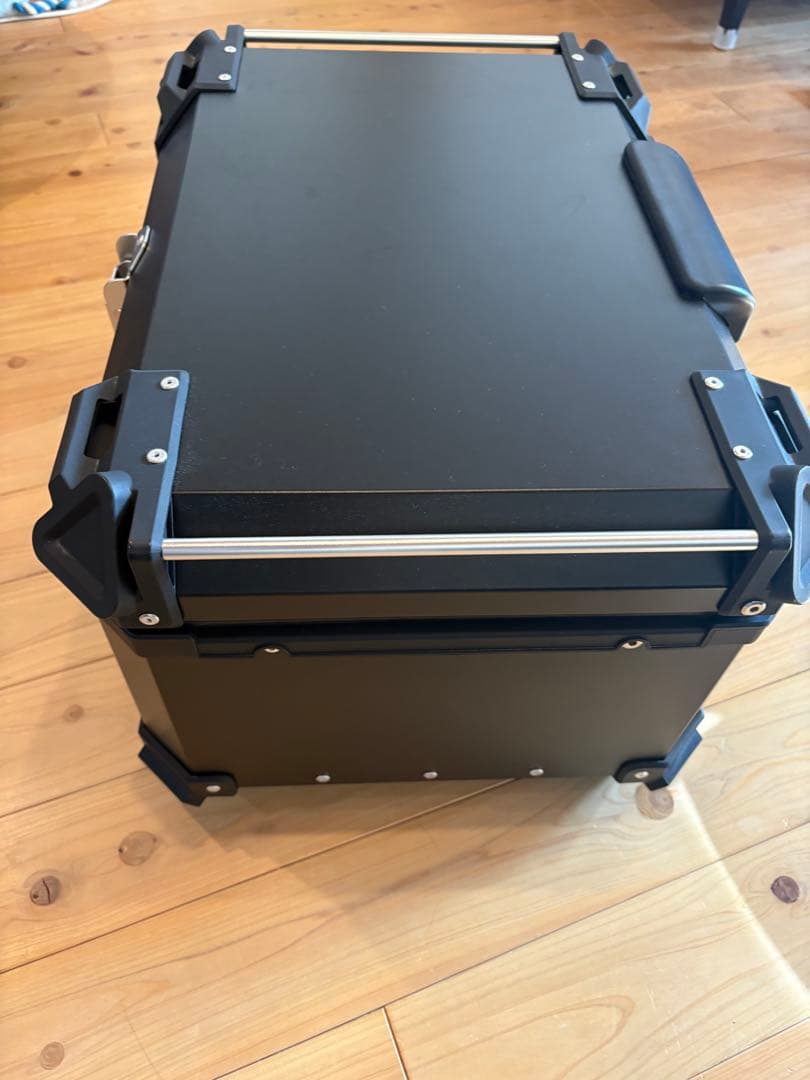 バイクリアボックス【美品】　フォルツァz08リアキャリア付き６５ℓ