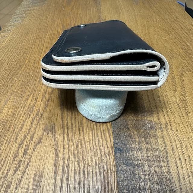 tk　丘染め茶芯ブラック　シルバートラッカーウォレット