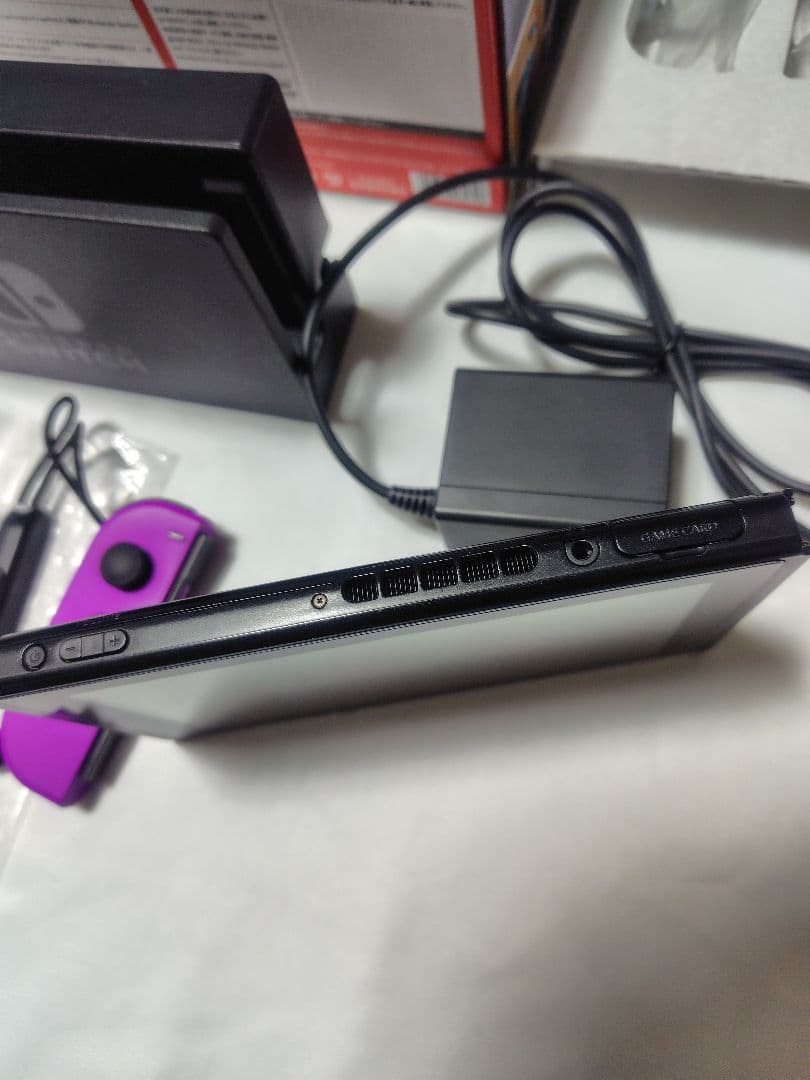 NintendoSwitch　初期中古　約8年前　動作良好　Amazon産　本体