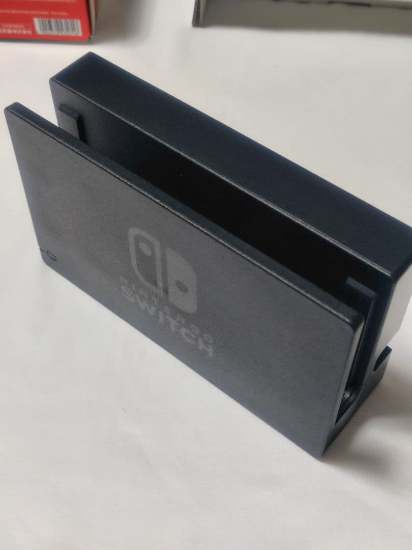 NintendoSwitch　初期中古　約8年前　動作良好　Amazon産　本体