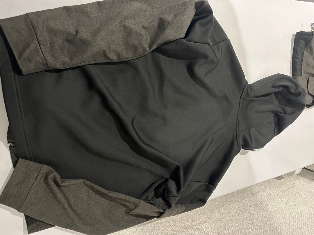 PUMA フード付きジャージ上下セット ブラック/グレー