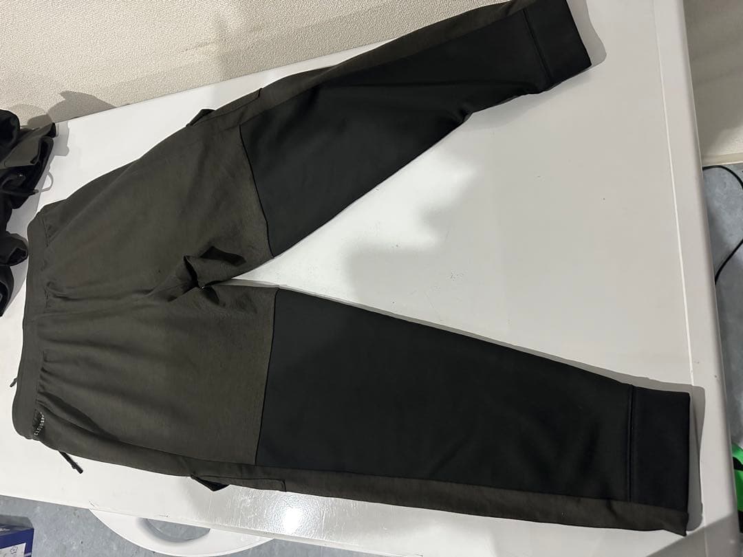 PUMA フード付きジャージ上下セット ブラック/グレー