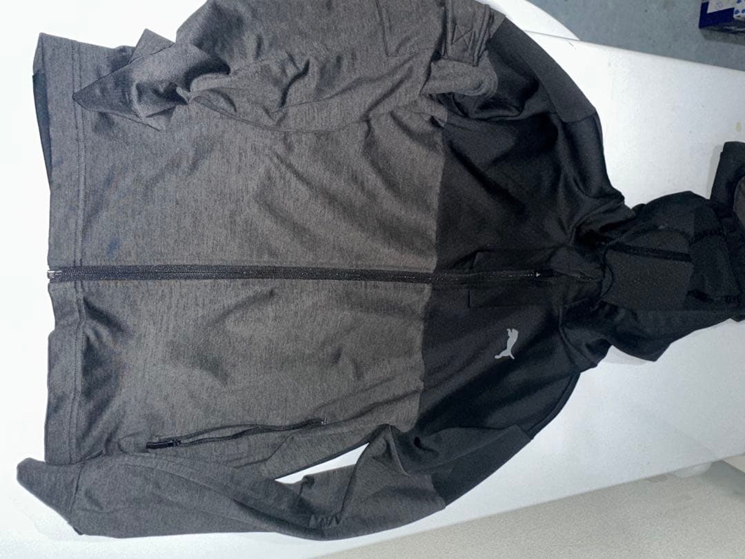 PUMA フード付きジャージ上下セット ブラック/グレー