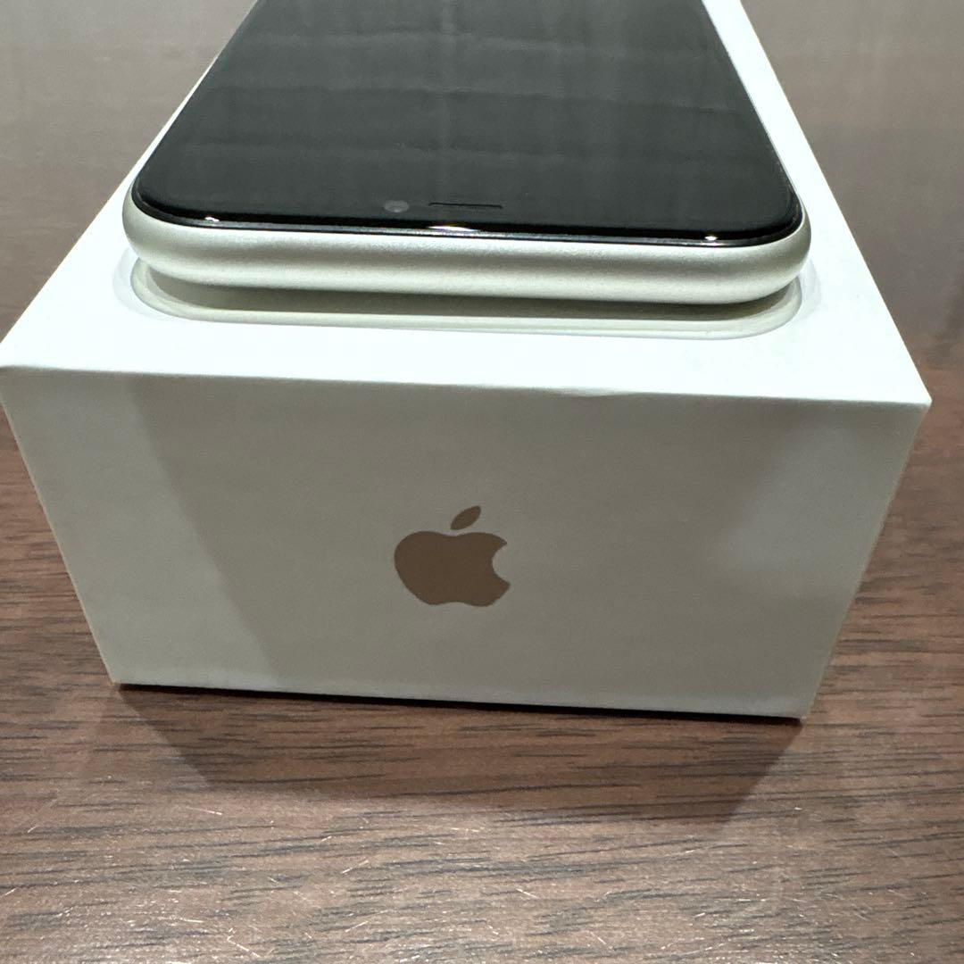 Apple iPhone 11 ホワイト 本体、箱、新品イヤホン付き！128GB