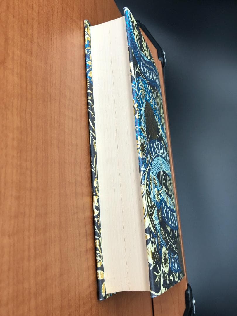 The Essex Serpent 洋書 英国ビクトリア時代の重厚な歴史小説