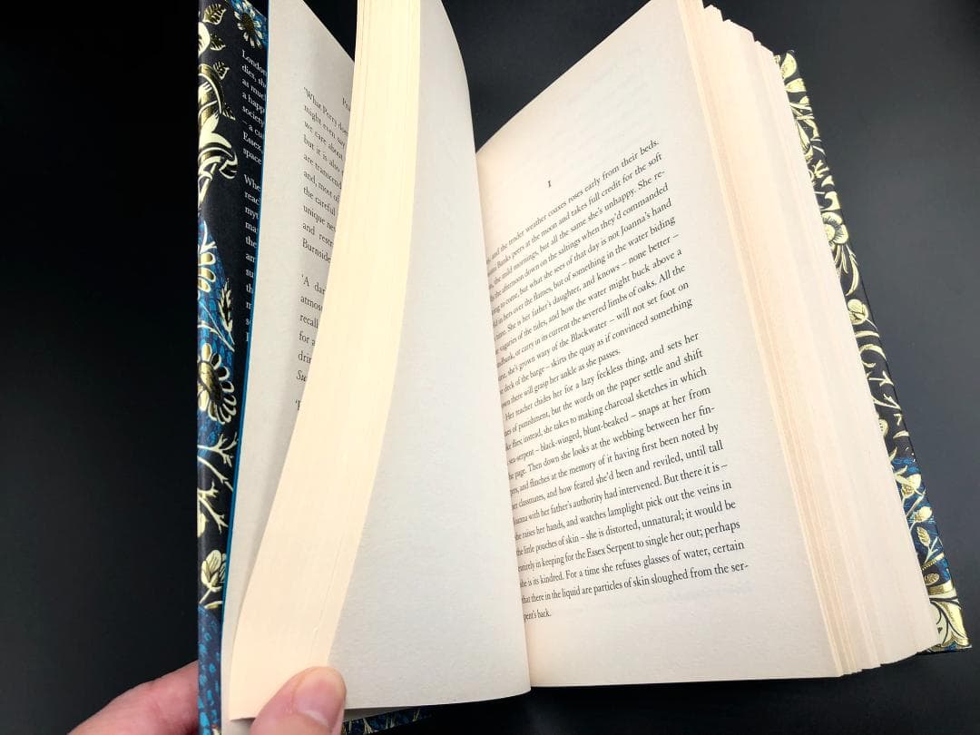 The Essex Serpent 洋書 英国ビクトリア時代の重厚な歴史小説