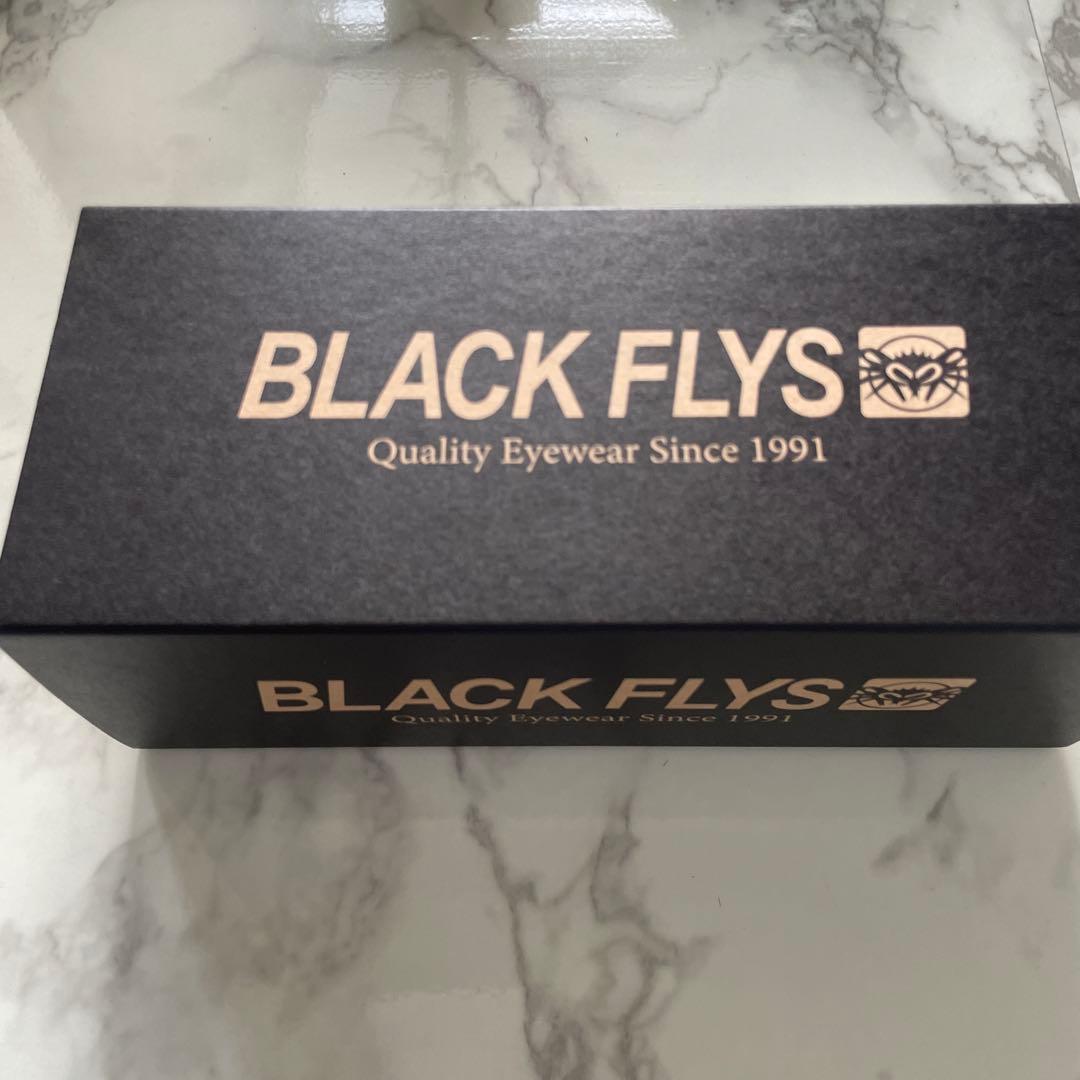 BLACKFLYS グレー スクエアサングラス　箱付き！！