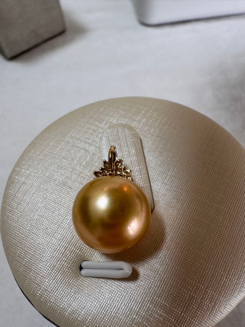 新品　高品質天然南洋白蝶ゴールデンパールペンダント