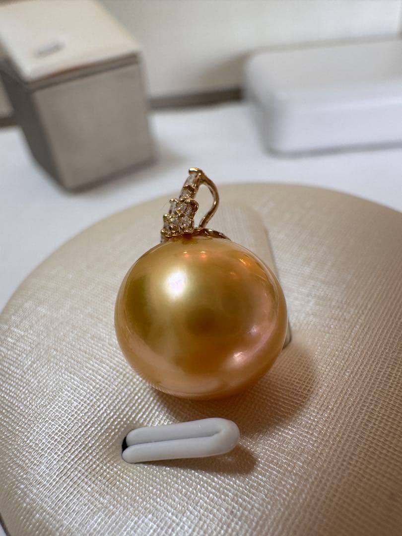 新品　高品質天然南洋白蝶ゴールデンパールペンダント