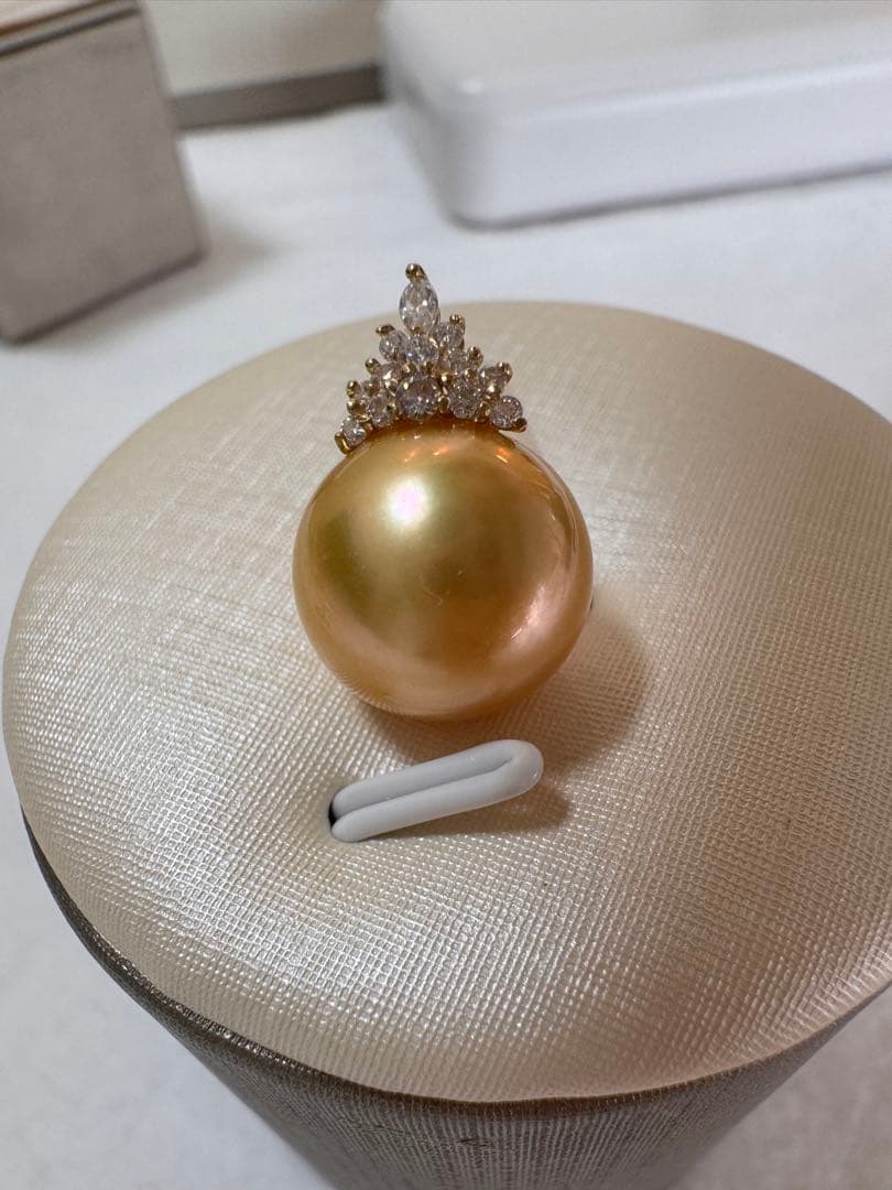 新品　高品質天然南洋白蝶ゴールデンパールペンダント