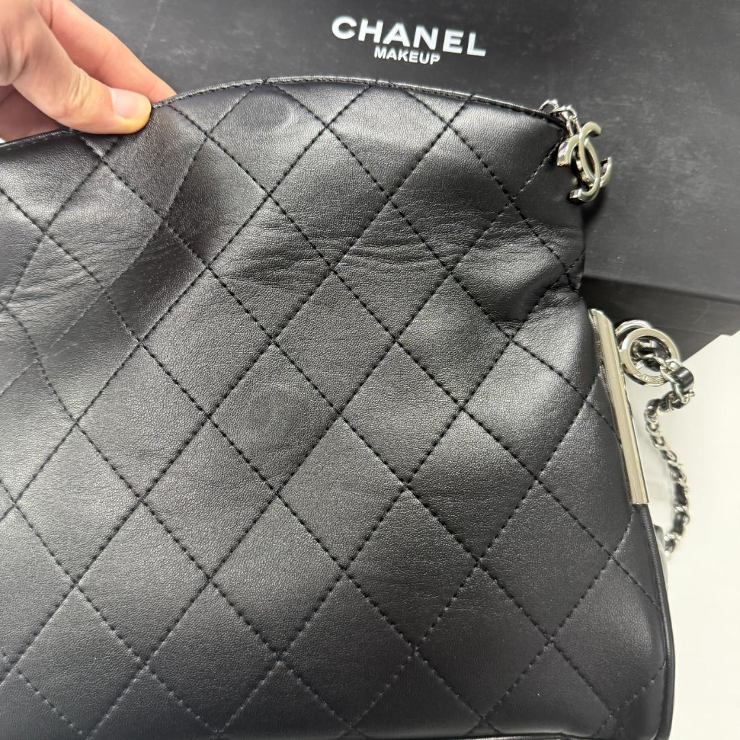 ブラックレザーショルダーバッグ